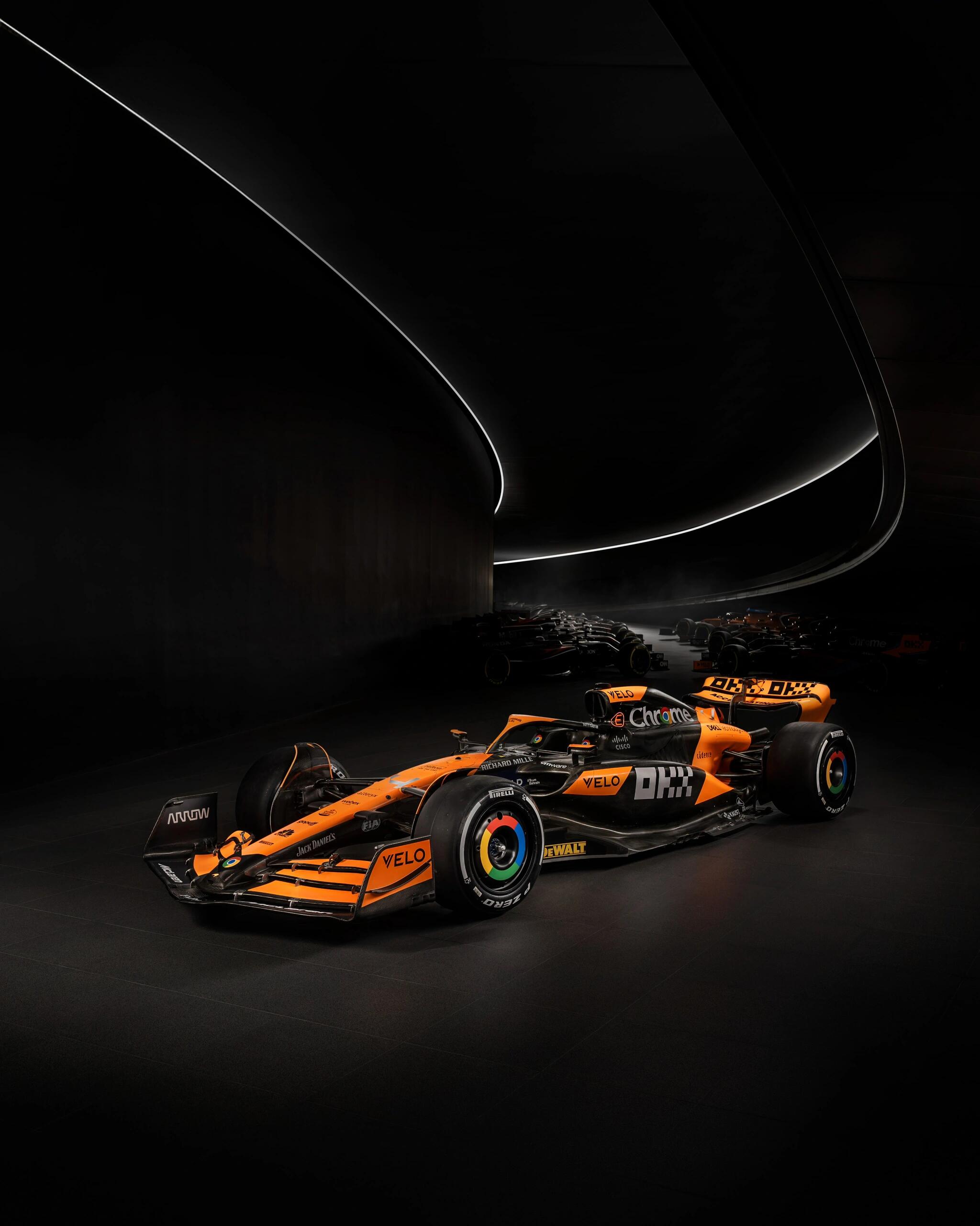 迈凯伦完胜雷诺车队，皮亚斯特里扛起全队