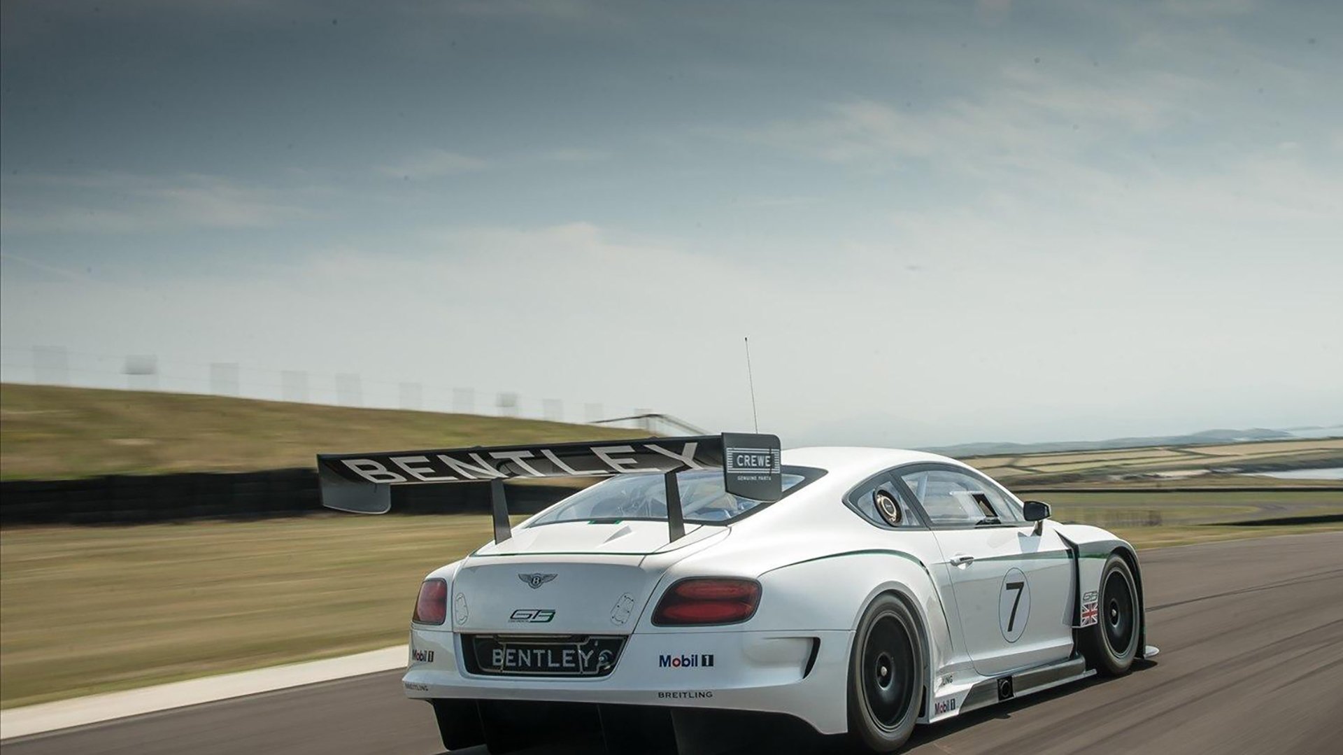 冰与火的两种胜利法则，阿劳霍爆发与奥地利系统压制背后的足球哲学