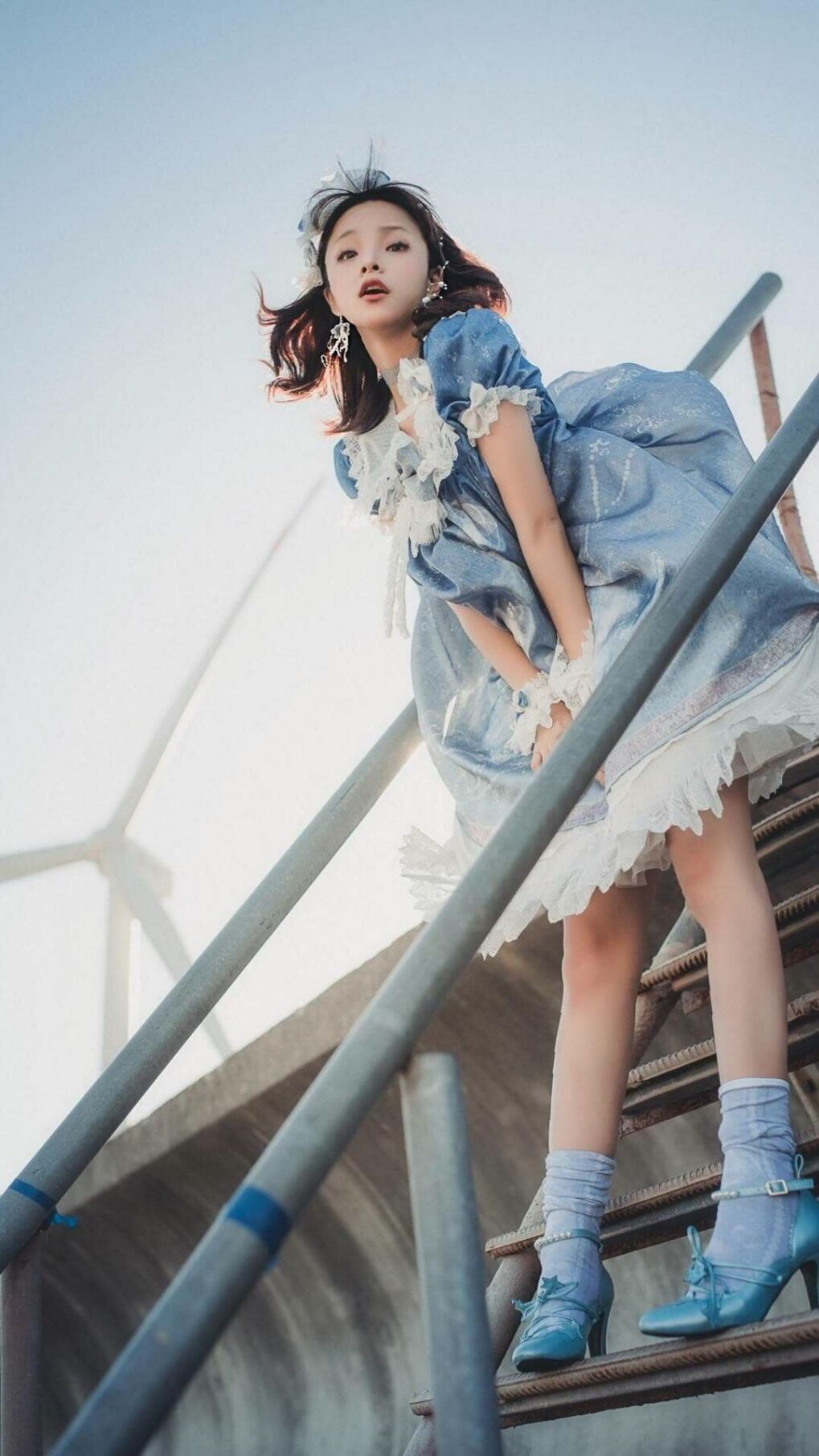 开云体育app-浓眉孤注一掷定乾坤，雷霆破釜沉舟突围，两个关键进球如何改变季后赛格局